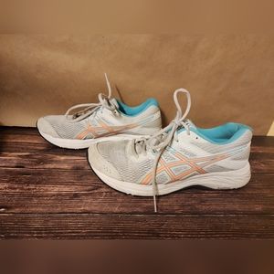 ASICS women's tennis shoe